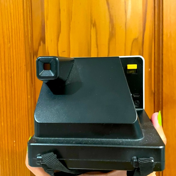 SOLD Polaroid I-Type instant camera - Picture 3 of 3